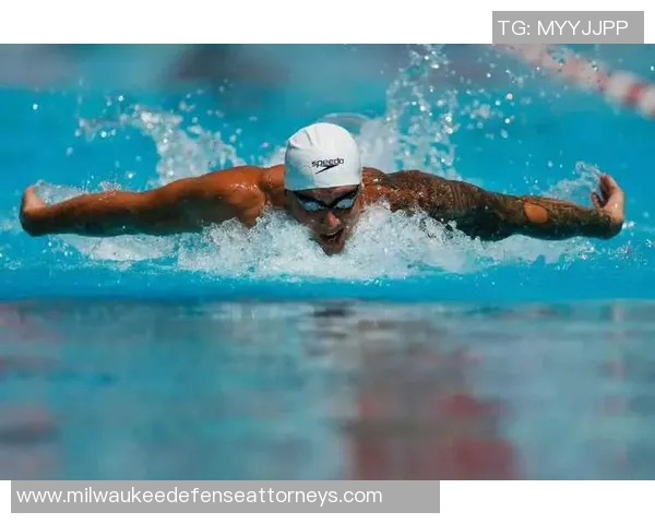 蝶泳技巧解析：常见错误及纠正方法帮助提升游泳表现