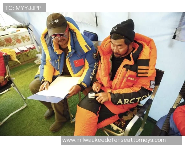 张伟专访：从青涩少年到电竞传奇的英雄联盟之路回顾