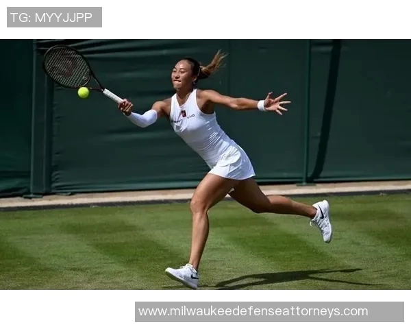 提升网球技巧的关键训练方法与实战策略，助你快速突破技术瓶颈成为场上高手